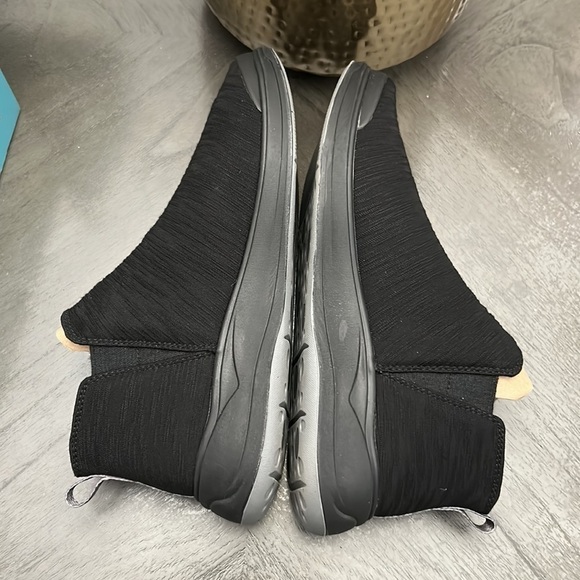 Bzees Tempo Women's Slip-on Sneaker Boots (WIDE) - Picture 10 of 11